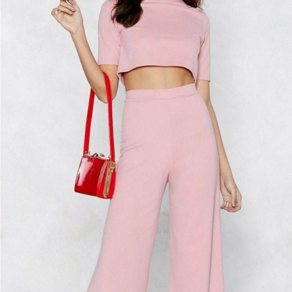 NASTY GAL NWT Coral Pink Set Cropped Top Flare Leg Pants SIZE MEDIUM SIZE 8